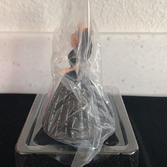 1998 Hallmark Holiday Barbie Ornament - Picture 12 of 13